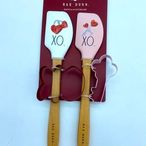 Rae Dunn Spatula & Cookie cutter set
